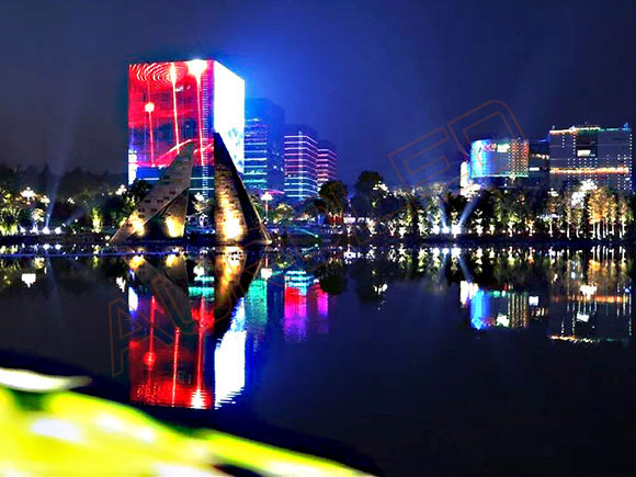 城市景觀亮化工程的興起對戶外<a href=http://www.qzchuangxin.com/toumingping/ target=_blank class=infotextkey>透明屏</a>發展的意義